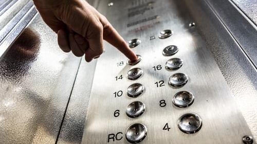 Ascensore condominiale: quando diventa proprietà comune e chi paga le spese