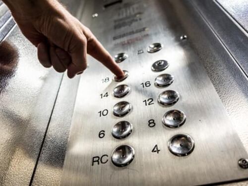 Ascensore condominiale: quando diventa proprietà comune e chi paga le spese