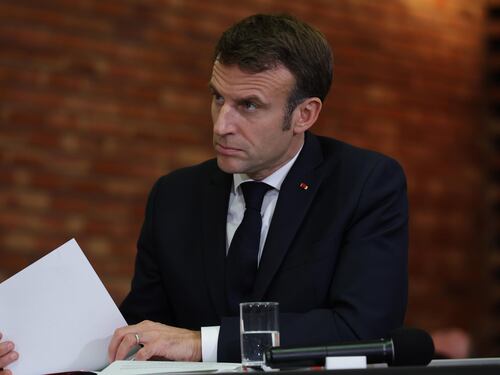Ora Macron vuol spegnere gli animi: "Italiani popolo amico"