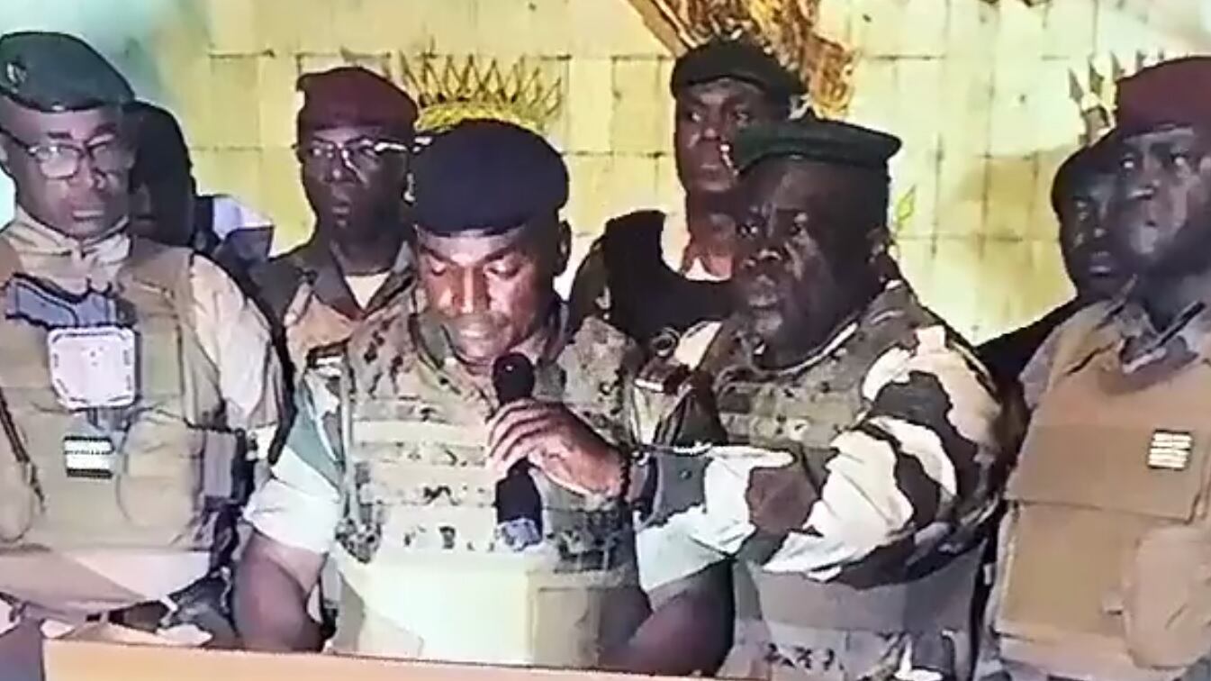 Colpo di Stato in Gabon, l’annuncio dei militari in Tv: “Annullate le elezioni”