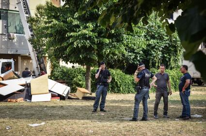 Blitz delle forze dell'ordine questa mattina in via Bolla 5