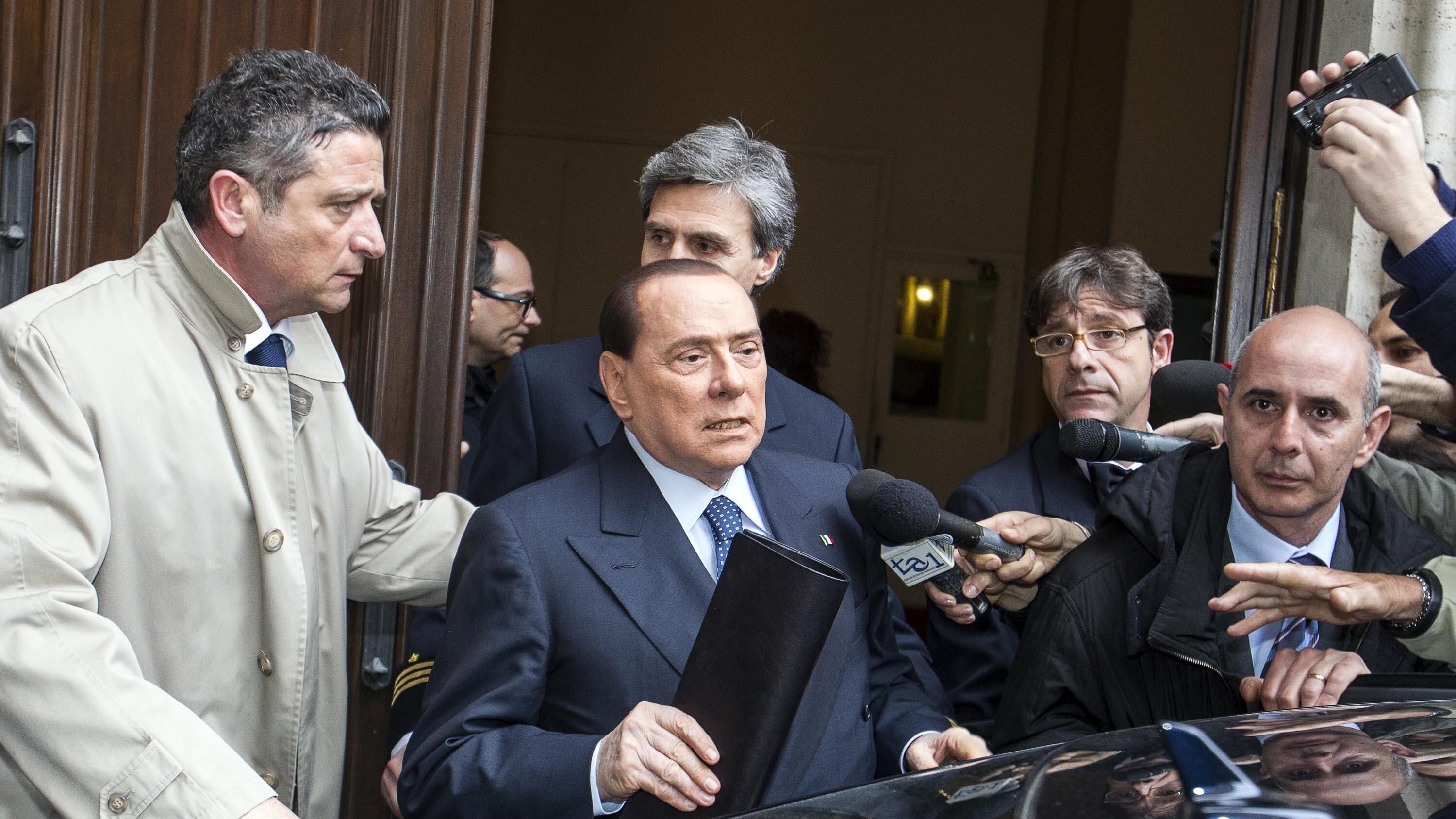 Il Cav: "Serve subito un governo per uscire dalla crisi"