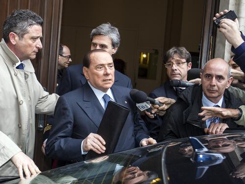 Il Cav: "Serve subito un governo per uscire dalla crisi"