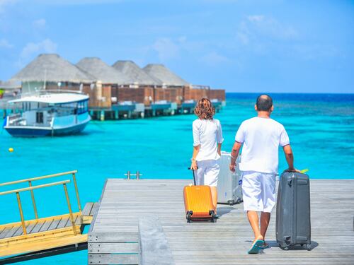 Navi, voli, alberghi, benzina: la nuova stangata estiva