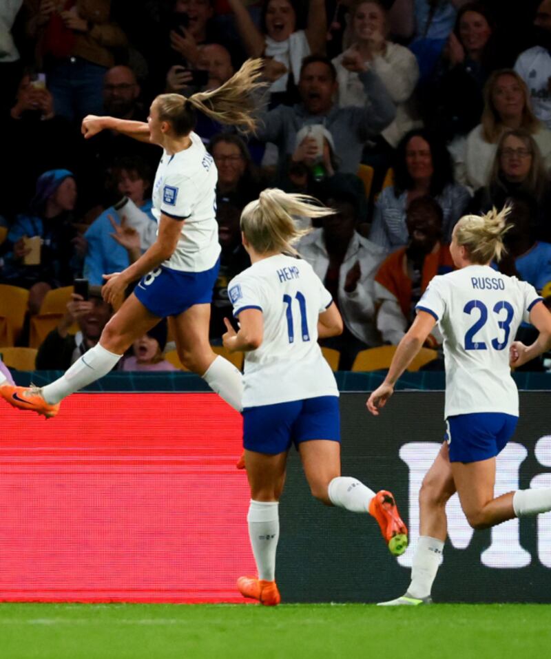 La carica delle Leonesse nell'esultanza di Georgia Stanway (via Fifa)