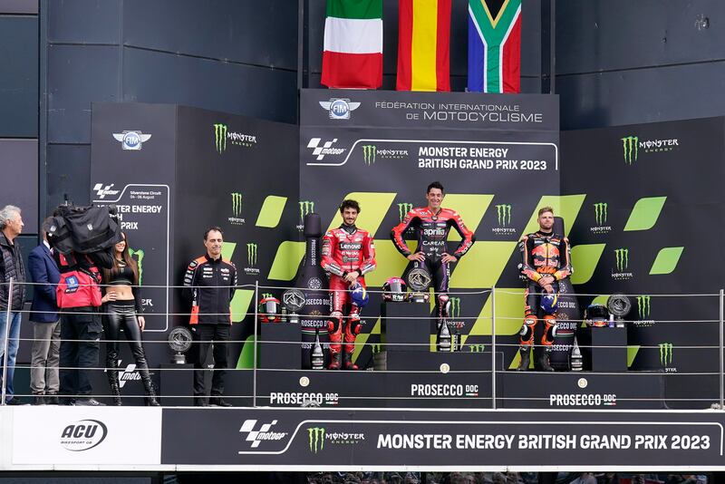 MotoGP, Espargaro beffa Bagnaia e trionfa a Silverstone: le immagini più belle della gara 4