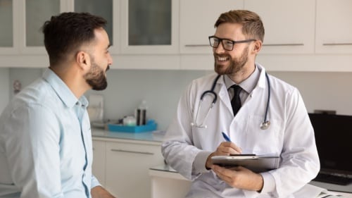 Quando andare dall’urologo? Sintomi, prevenzione e controlli da fare