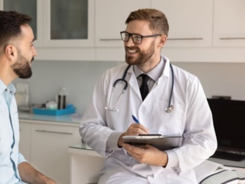 Quando andare dall’urologo? Sintomi, prevenzione e controlli da fare