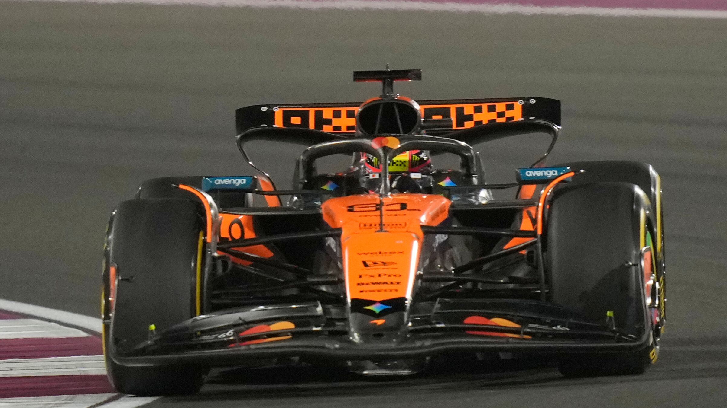 Il canguro Piastri torna a "saltare". Ferrari, che disastro