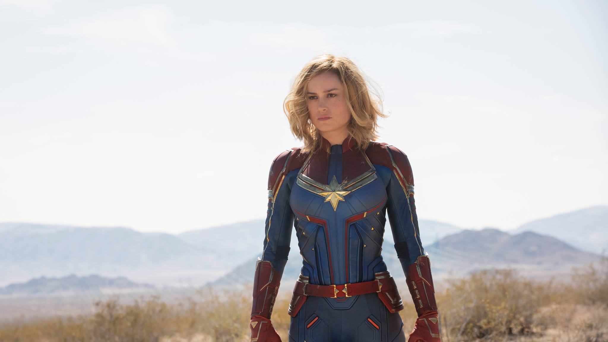 Capitan Marvel in posa sexy prima di rimettersi la tuta di suepr eroe per Avengers: Endgame