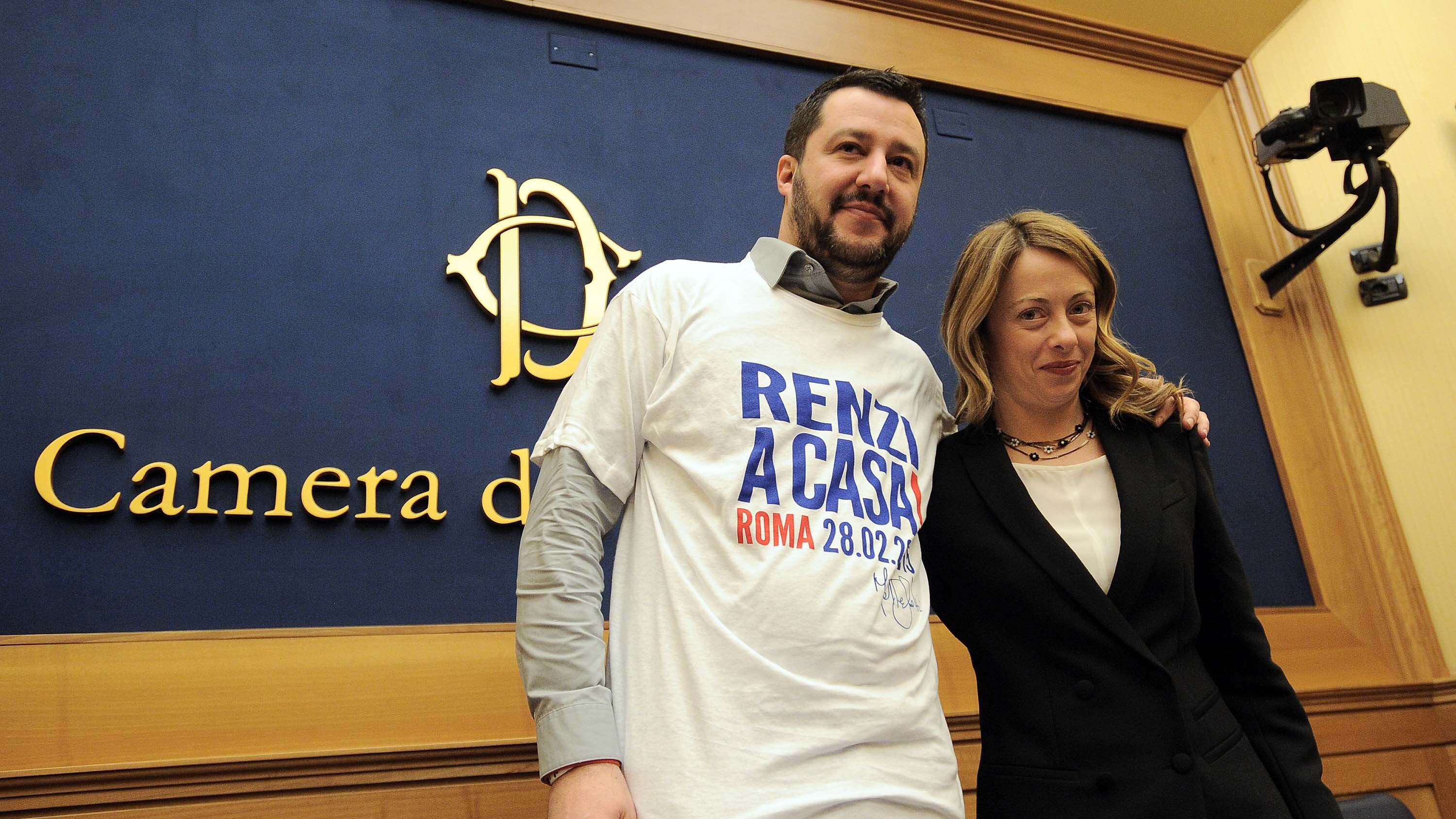 Esposto contro Renzi e Alfano: "Favoriscono l'immigrazione"