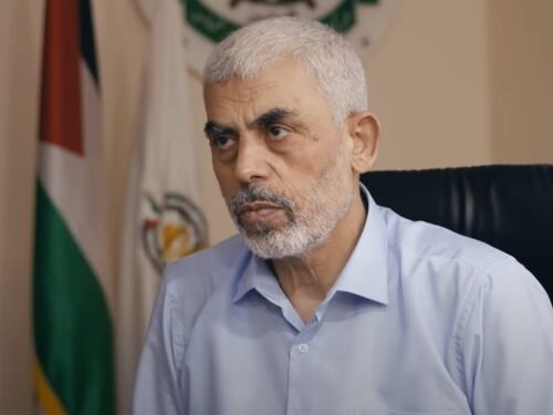 Lo studio dell'ebraico, gli ergastoli e la beffa agli 007: chi è il "piccolo Hitler" di Hamas