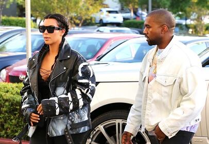 Kim Kardashian, il selfie nudo diventa un murales: foto 12