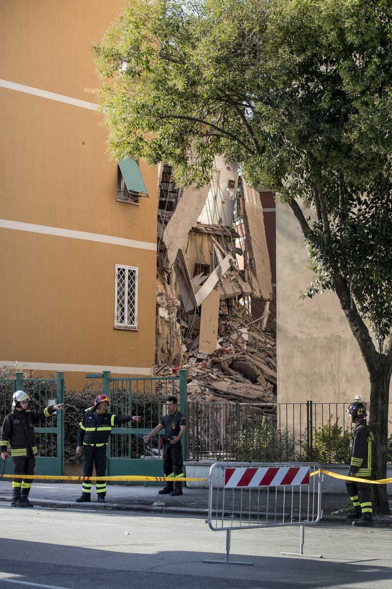 Roma, crolla palazzina a Ponte Milvio 1