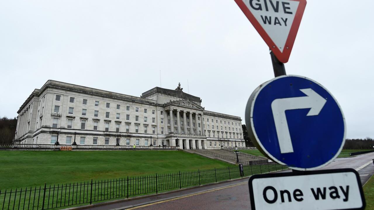 Crisi politica in Irlanda del Nord, stipendio tagliato ai parlamentari