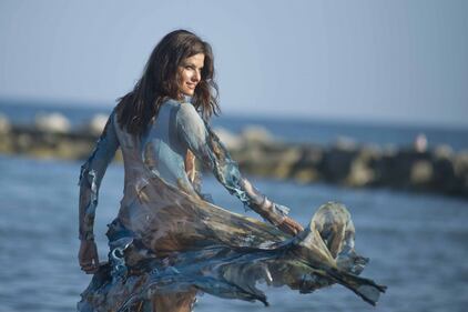 Isabeli Fontana hot, incanta Venezia nella laguna 32