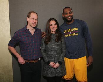 Lebron James abbraccia Kate Middleton 3