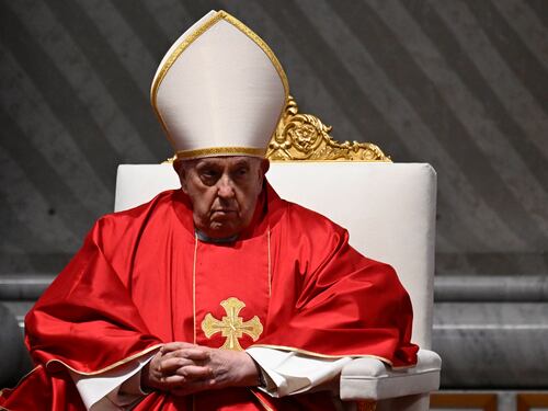 Il Papa non va alla Via Crucis: "In salute per la Messa di Pasqua"