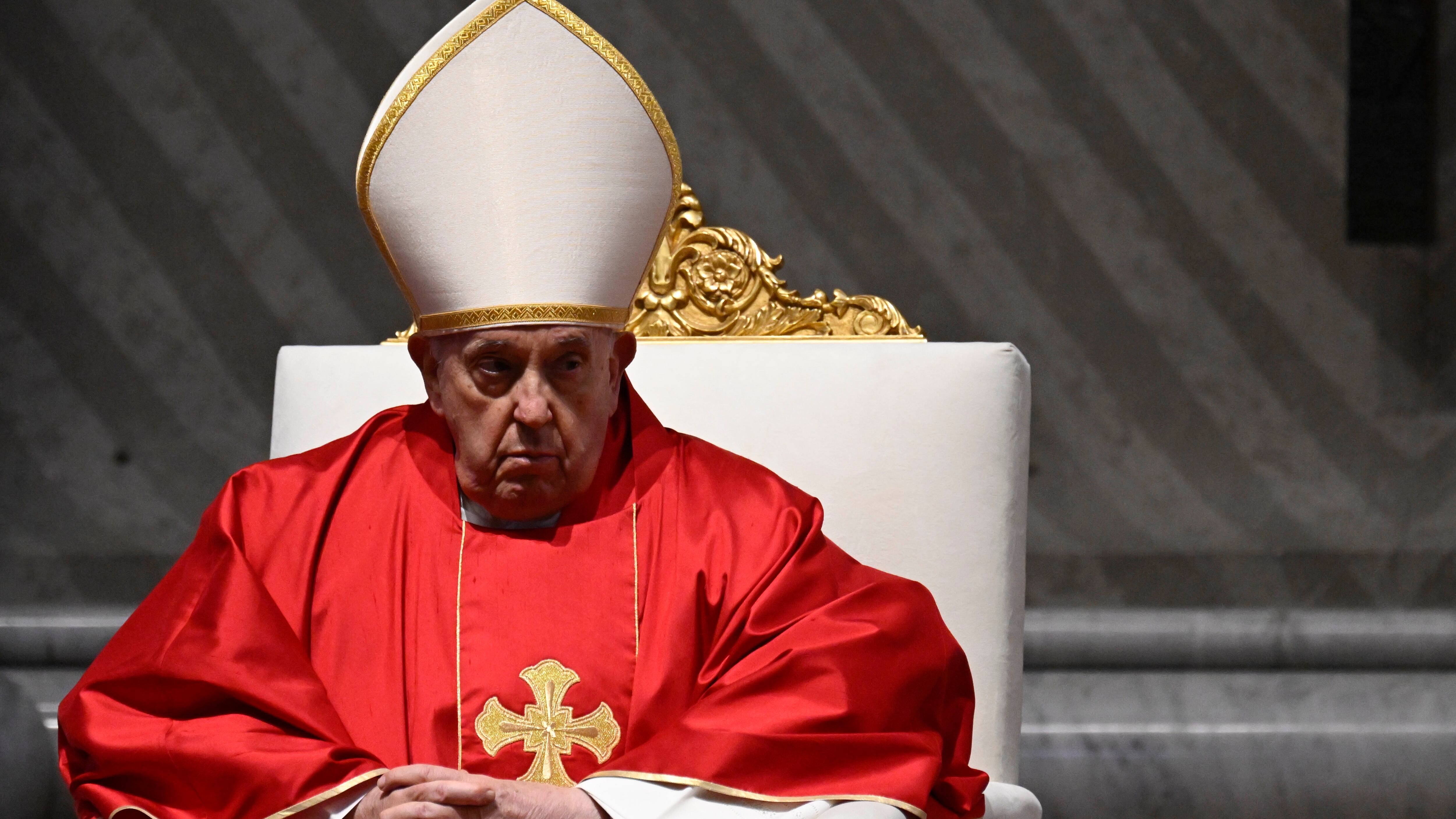 Il Papa non va alla Via Crucis: "In salute per la Messa di Pasqua"