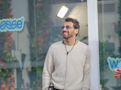 Gf Vip, qualcuno grida fuori dalla Casa per Pago, la reazione della Lessa: "Sarà stata quella pazza con il megafono"