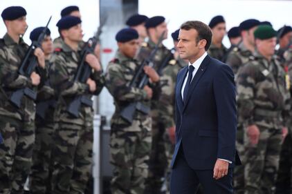 Trump e Macron alle commemorazioni al cimitero americano di Colleville-sur-Mer 3