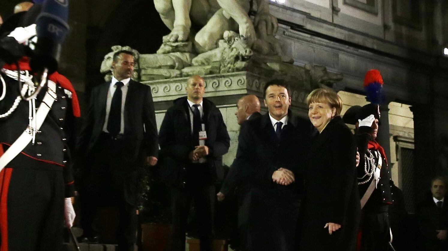 Il premier snobba i dissidenti e accelera su Italicum e Colle