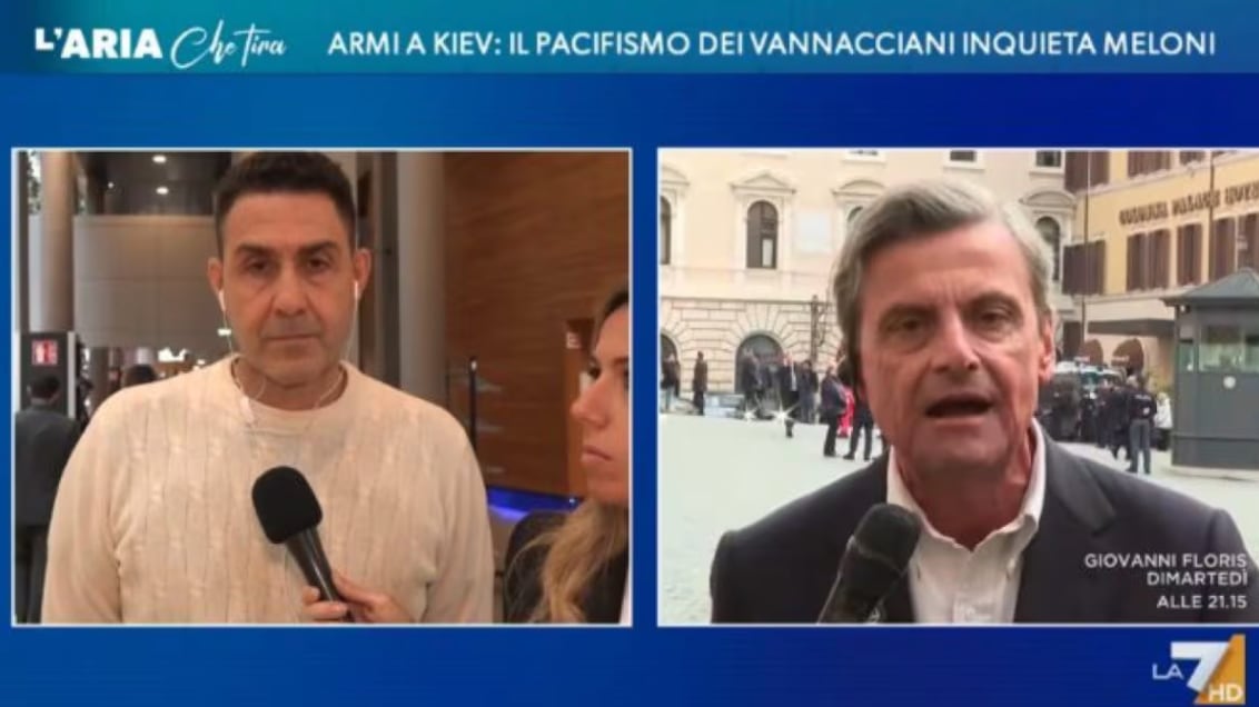 "Traditore della patria". "Re Mida al contrario". Scontro di fuoco Vannacci-Calenda