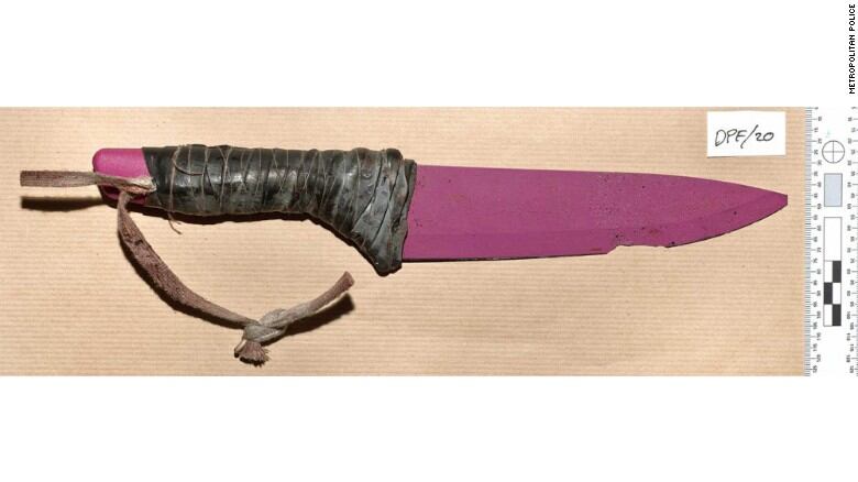 Londra, i misteri del commando jihadista: coltelli viola e sabbia in borsa