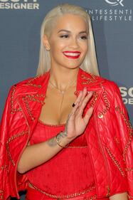 Katy Perry e Rita Ora: scollature bollenti sul red carpet 26