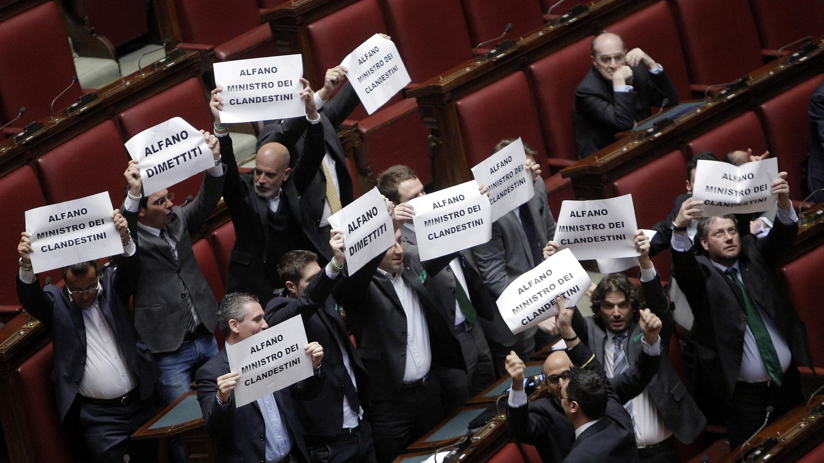 Immigrazione, scontro alla Camera tra Alfano e la Lega