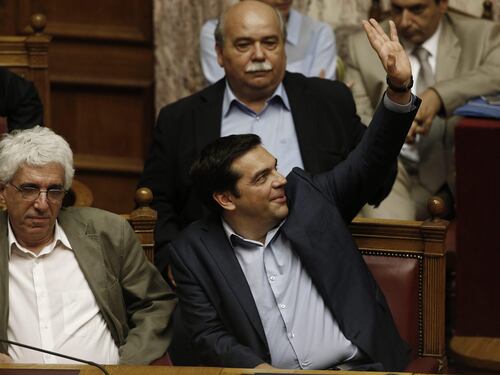 Grecia, il parlamento approva il secondo pacchetto di riforme. Vota sì anche Varoufakis