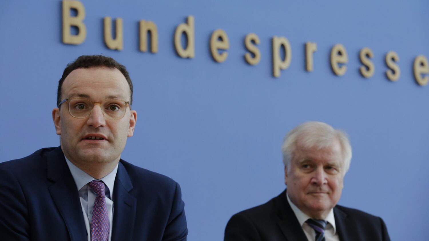 Scandalo-mascherine, travolta la Cdu. Il ministro Spahn le compra dal marito