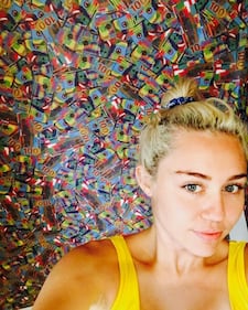 Miley Cyrus, twerking e linguacce sui social: foto 12