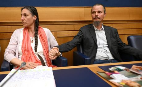 I Trevallion a Montecitorio mostrano la lettera della figlia più grande - FOTO 6
