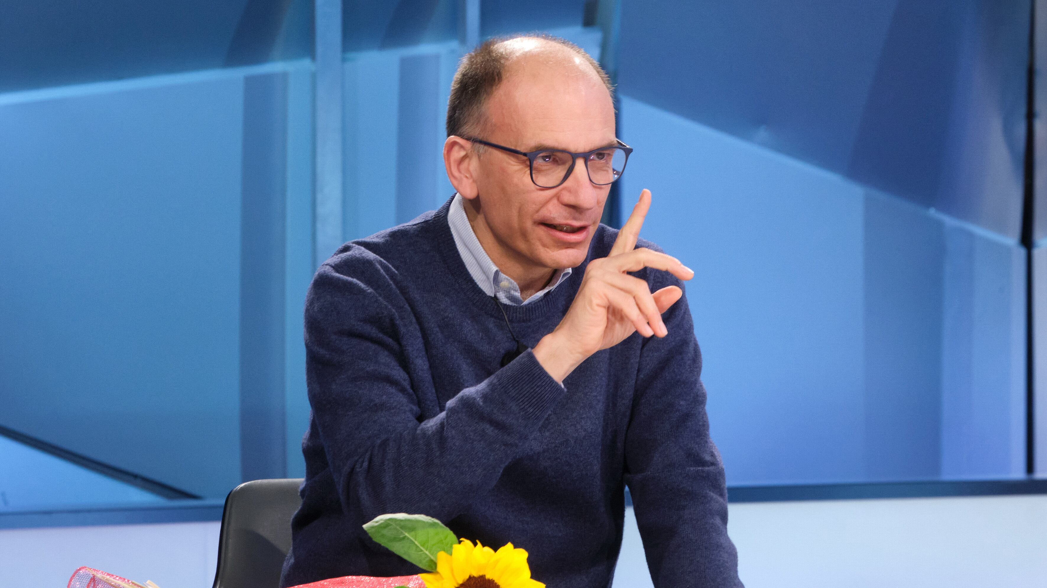"Irresponsabile". Letta alza lo scontro con Salvini: "Scelga..."