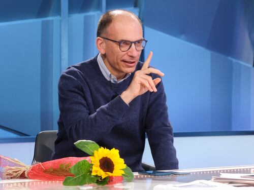 "Irresponsabile". Letta alza lo scontro con Salvini: "Scelga..."