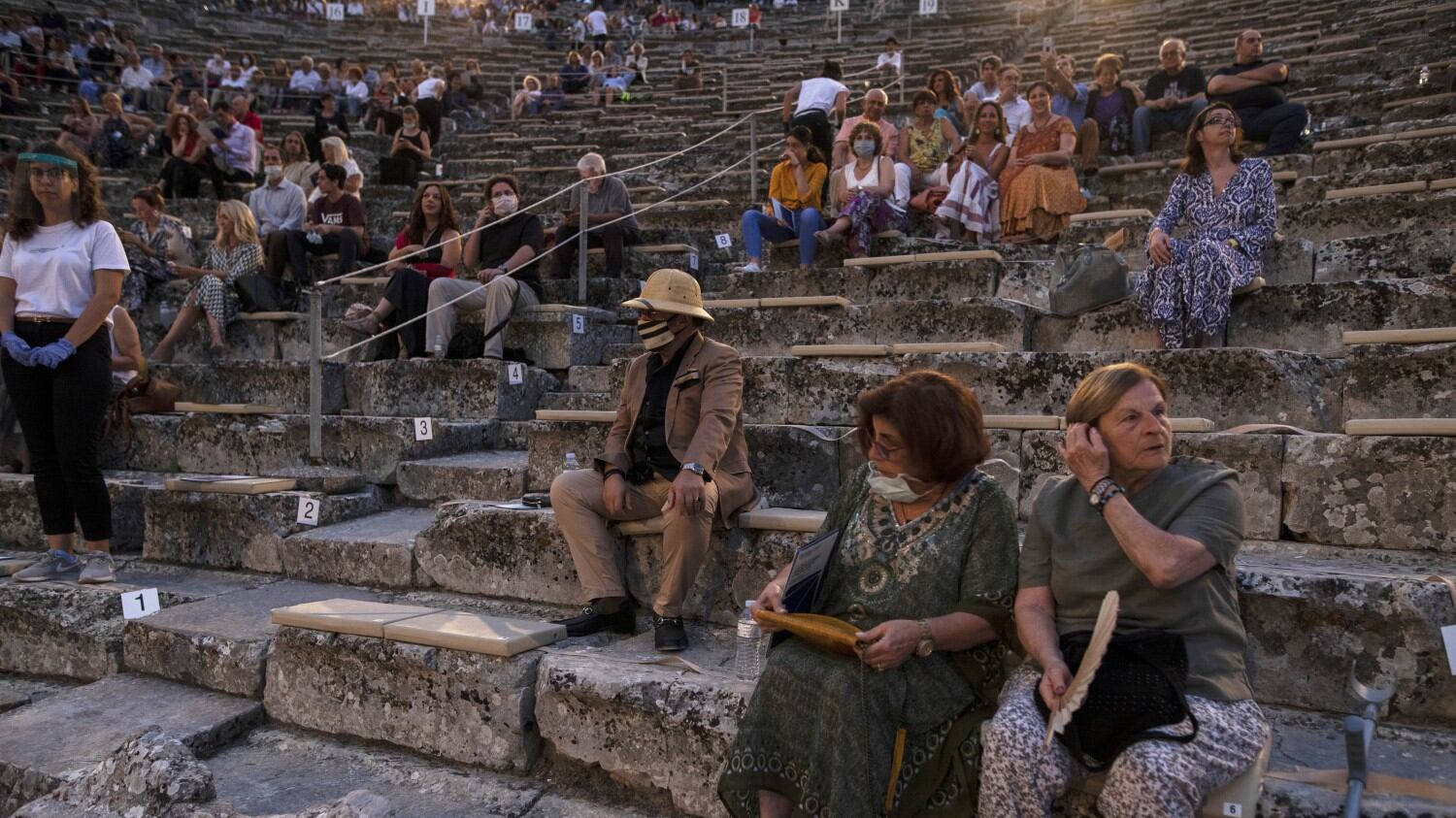 La Grecia non è più isola felice. Il turismo fa esplodere il Covid