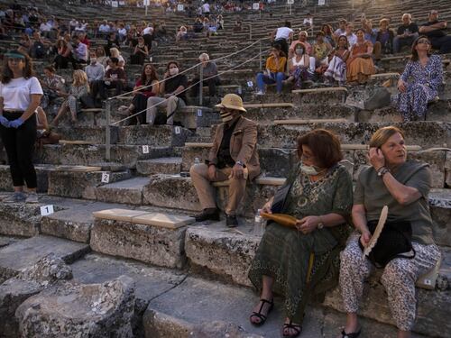 La Grecia non è più isola felice. Il turismo fa esplodere il Covid