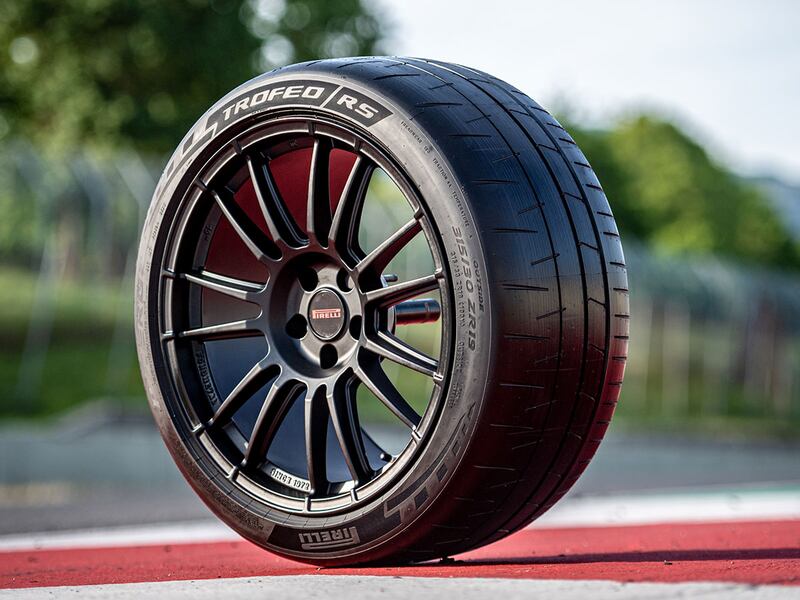Pirelli P Zero Trofeo RS