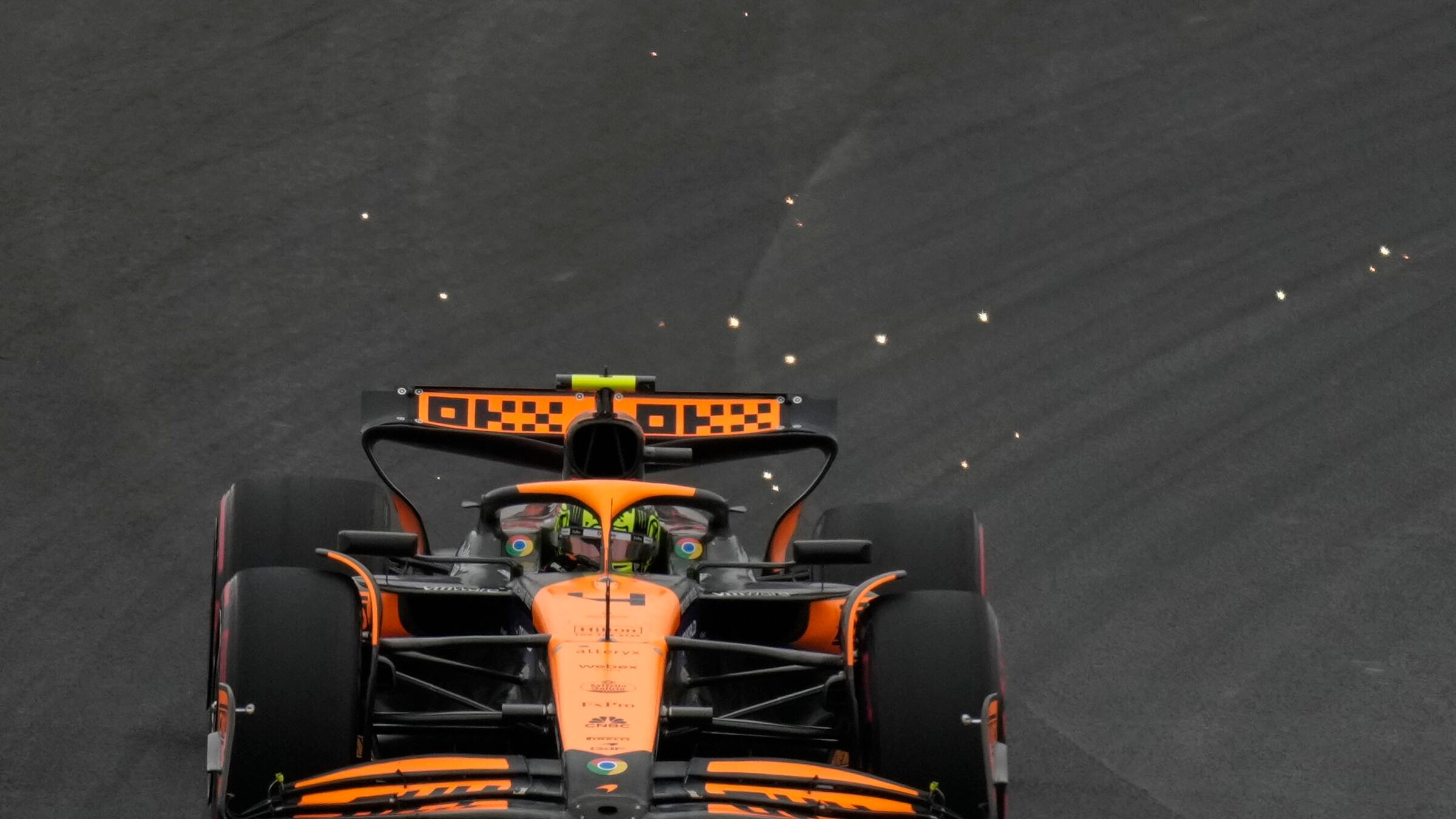 F1, qualifiche infinite in Brasile: pole Norris, Leclerc sesto, Verstappen solo 17°
