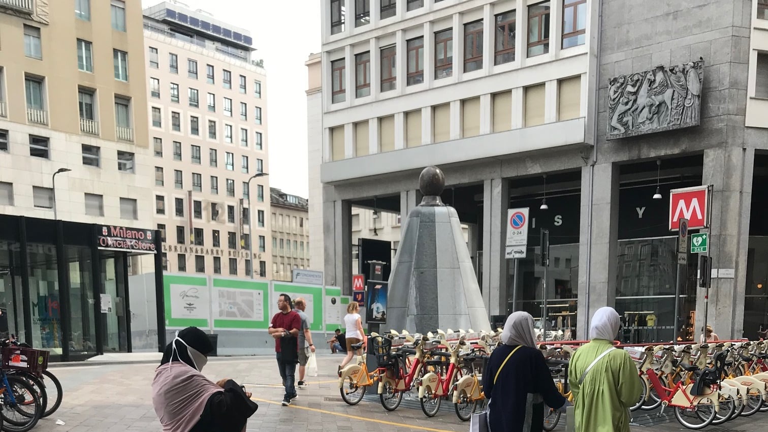 Milano mette il velo