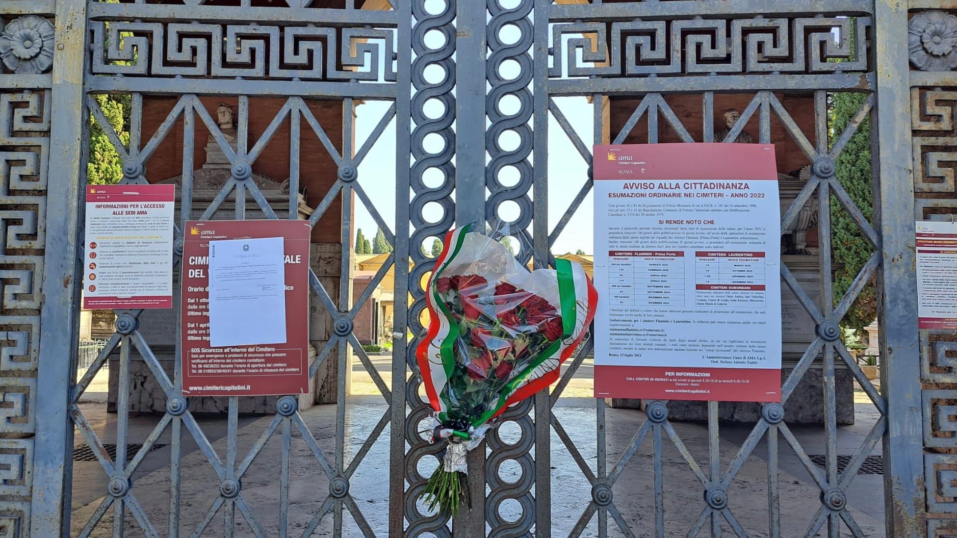"Solo fiori". E la prefettura chiude il cimitero per non far entrare i nostalgici