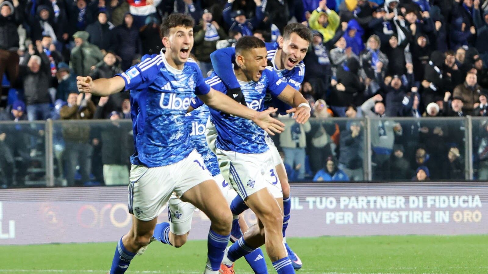 Il Como ribalta la Roma nello scontro per la Champions: i lariani volano al quarto posto