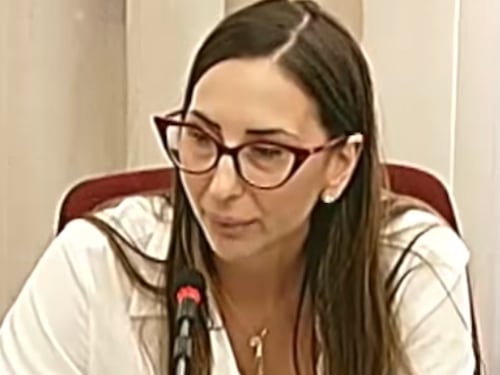 Il mistero della praticante: contratto da 93mila euro e poi il dottorato con Alpa