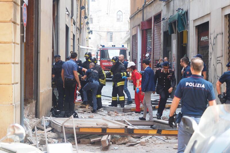 Bologna, esplosione in centro: sventrato un ristorante giapponese 18