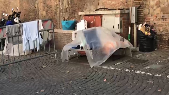 Via i clochard da San Pietro: così è "fallita" l'accoglienza