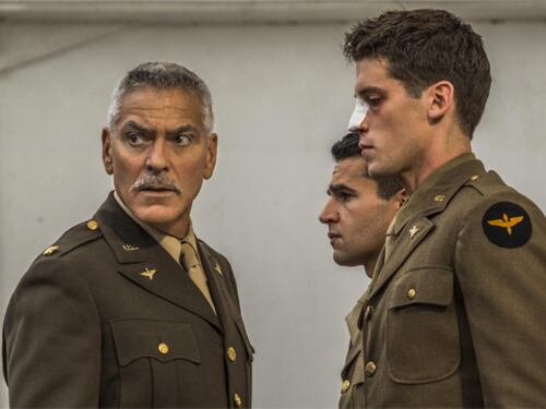 Catch-22, cioè l'elegante satira di George Clooney