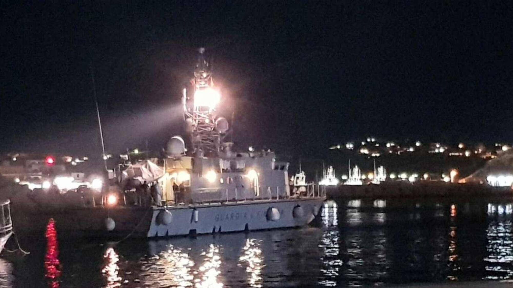 Continua l'assalto dei migranti a Lampedusa: sbarcati altri 46 tunisini