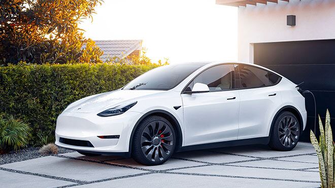 Tesla Model Y è l’auto più venduta del 2023: le ragioni del successo
