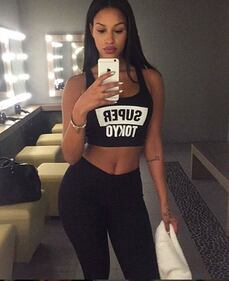 Fanny Neguesha sensuale in abito da sposa 13